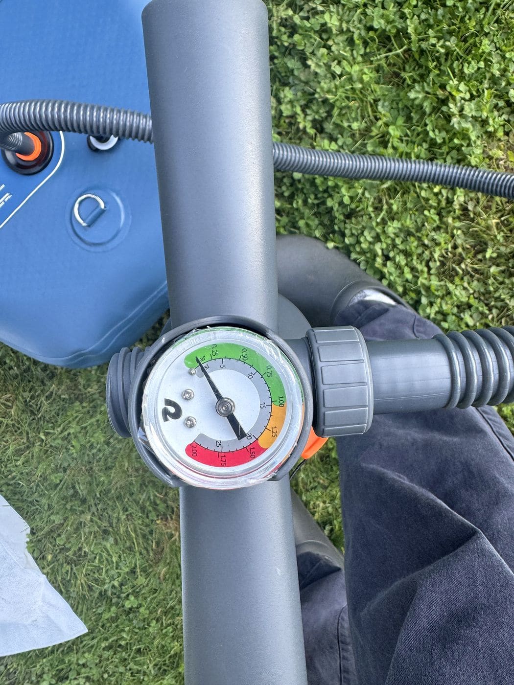 Close-up of the pump pressure gauge with green, yellow and red zones mounted at the top of the pump