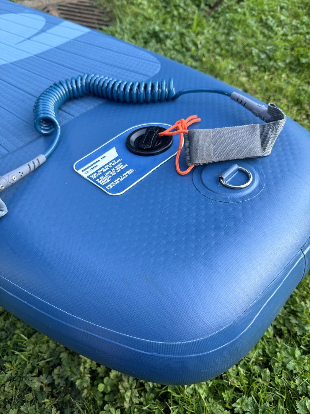 Tail of the Retrospec Weekender showing the valve, the PSI label, the leash D-ring and the smooth rail seam