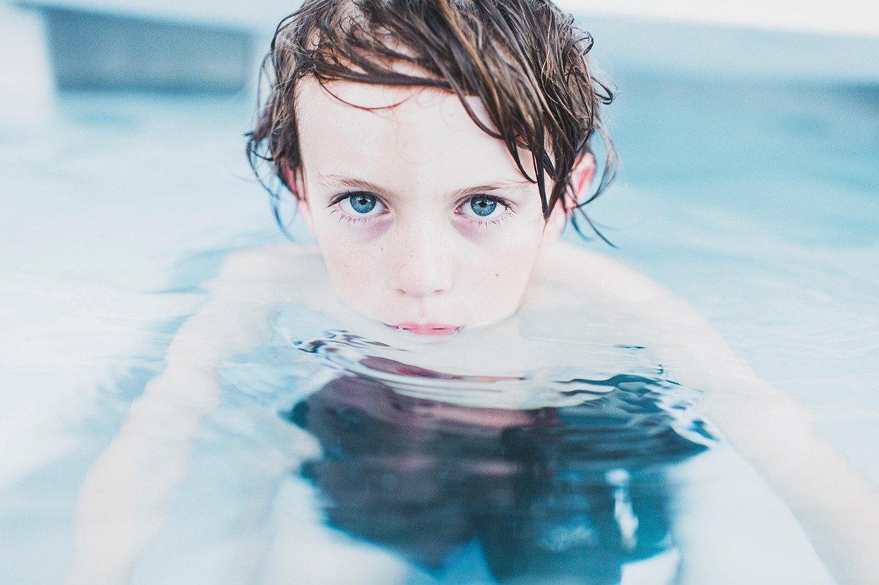 adapt water volleyball - swimming child